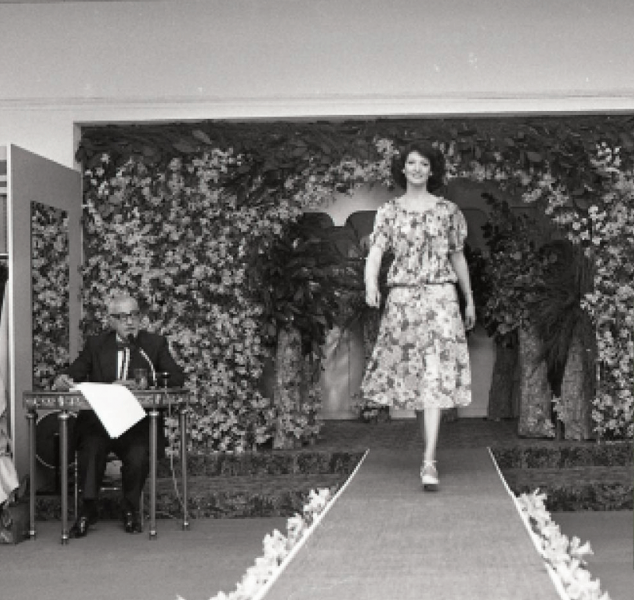 File:J25VoisinsFashionShow1979a.png