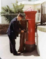 Emptying a postbox