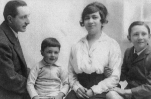 Bentley Cook Simmons, wife Esther and sons Ronald and Alfred