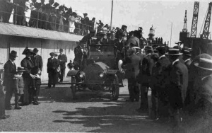 A car arrives at the harbour in the early 1910s