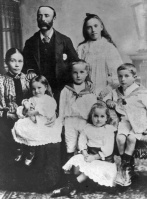 Philippa Louisa Gaudin, born in Jersey in 1860, the daughter of Lucia Louisa Gaudin (1839-1938) with husband George Peter de Broder (1861-1935) and their children