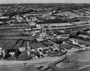 The parish from the air in 1933 - Aerofilms picture