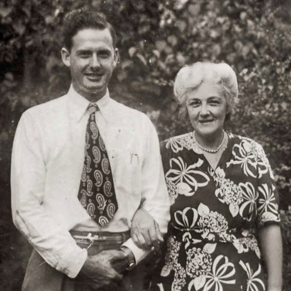 File:An18GertrudeAlexander&Husband1955.jpg