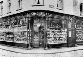 The London Jewellers were on the corner of King Street and Brook Street at the end of the 19th century