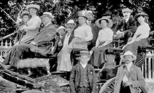 A tourist coach in 1911