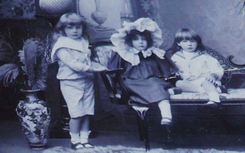 A delightful photograph of 19th century children by Hamilton Toovey