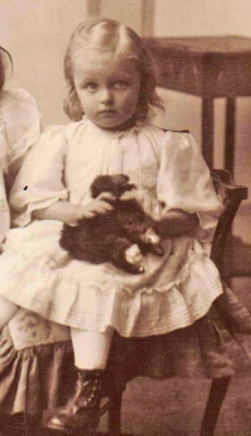 A young Muriel Dalton