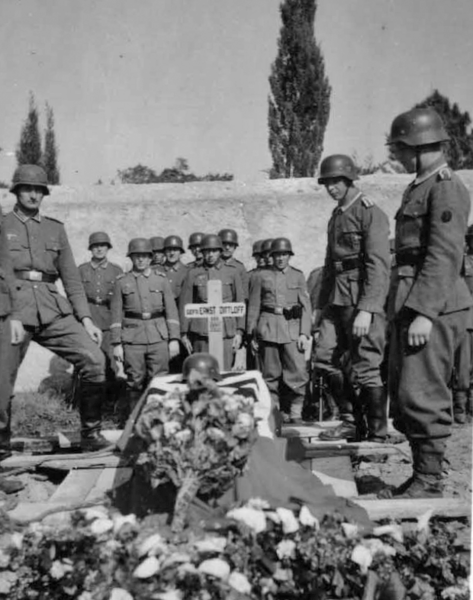 File:H25GermanWW2Album-39Burial.png