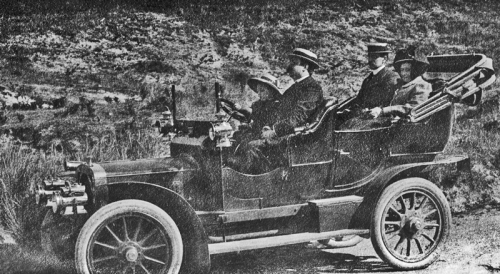 More photographs of the Bois family car in 1909