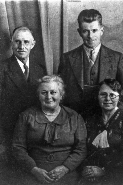 File:An21Walter&FlorenceSimon(Vibert)&Charles&MaryVibert.jpg