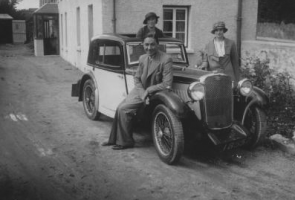 A family with their Singer 9 in 1933