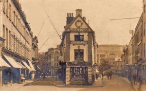 Charing Cross in the early 20th century, with King Street to the left and Broad Street to the right