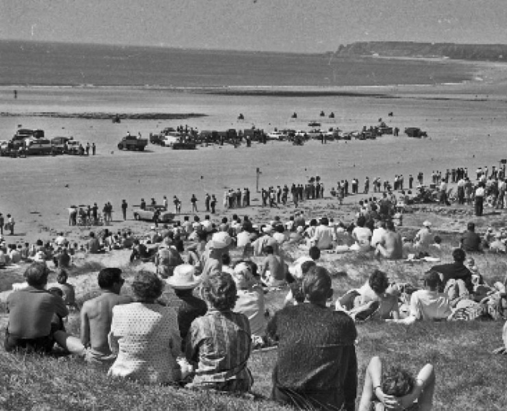 File:J25SandRacing1962Crowd.jpg