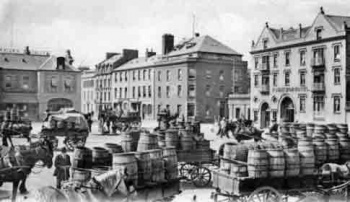 The hotel at the height of the potato season. The 'Pomme d'Or' sign has now disappeared from the building on the opposite corner of Conway Street and the Esplanade