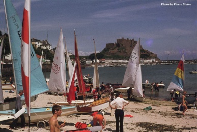 Dinghies in front of Mont Orgueil Castle