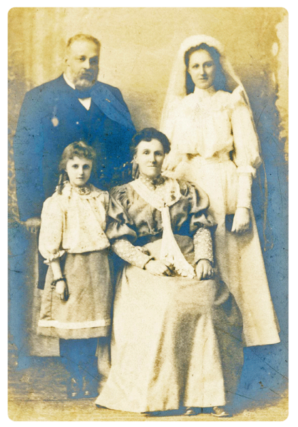 File:PamPhilipp&AnnieAhier,May&Mabel.png