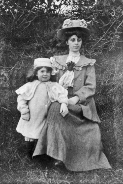 Melinda Allez, nee Robert, and Gladys