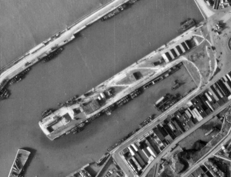 File:F18NNQuay20Feb1945.jpg