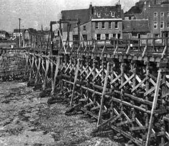 Harbour railway bridge