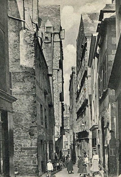 File:W18StMaloNarrowStreet.jpg
