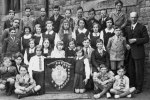 Trophy winning choir, 1933