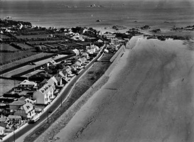 The coast near Green Island in a 1933 Aerofilms aerial photograph