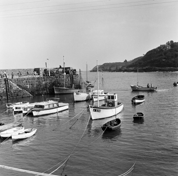 File:W18RozelHarbour1965.jpg