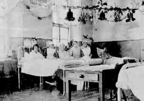 A women's ward in 1922