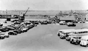 Post-war car and bus parking. Note that there are no road markings