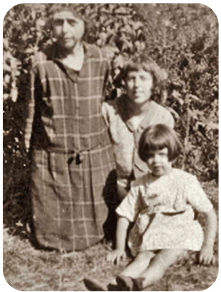 File:An24Elizabeth,Doris&DaphneCarre.png
