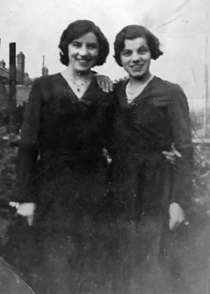 Twins Hilda and Phyllis Poingdestre