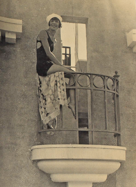 File:H25JSCLabeyAlbum1928BalconyGirl.png