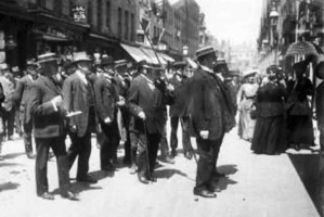 Visite Royale in Halkett Place in 1914