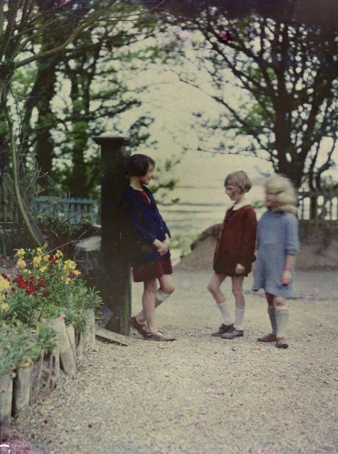 Children in a Jersey park, a 1911 colour photograph by Emile Guiton