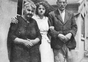 John Henry Ozard, his wife and daughter