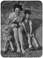 Dorothy Mayne, nee Smith, Simonne and Gary