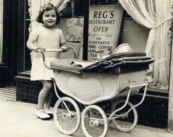 Reg's Restaurant at No 17 in 1951