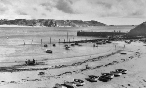 The jetty at the western end of the bay