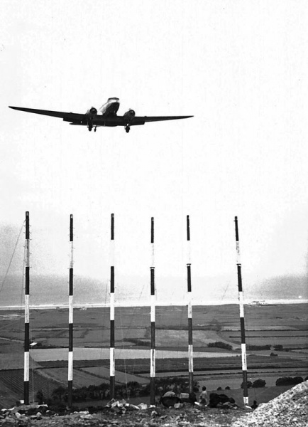 File:U12AirfieldApproach1956.jpg