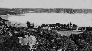 Albumen print of the bay
