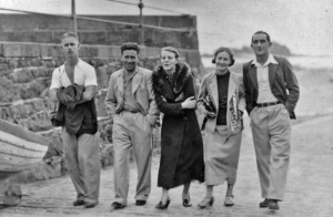 A group of holidaymakers at West Park, probably in the 1930s