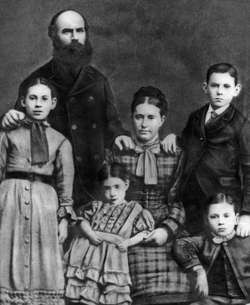 File:An20ThomasMaugerFalla&Family.jpg