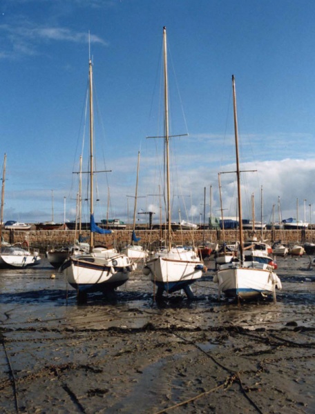 File:H25HarbourPictures-44StAubin1985.jpg