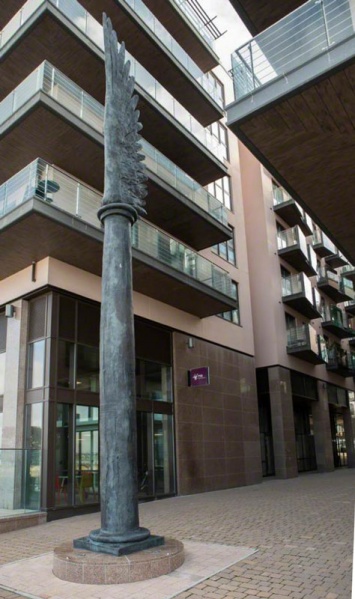 File:W22SculptureWingColumn3.jpg