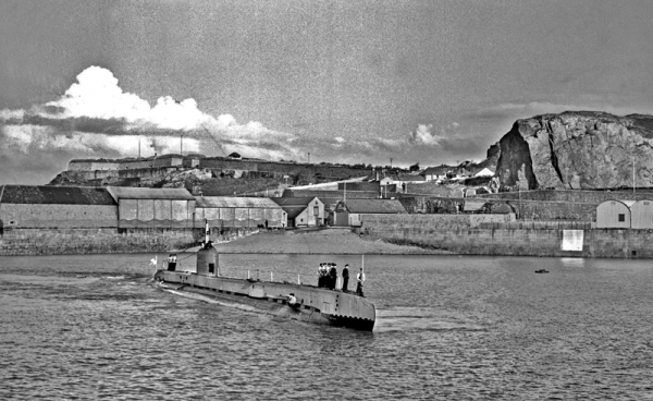 A visit by a submarine is a very rare occasion. This Evening Post picture shows HMS Seraph departing in 1947