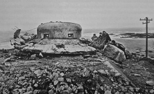 A 1953 Evening Post photograph of a gun turret being demolished