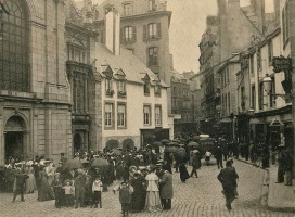 Mass worshipers leavethe church