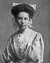 Maud Le Marquand, born in Hopetown, Quebec in 1884, the dauther of Charles (1849-1907), son of Philippe and Anne Le Gresley; and Alice Rosalie Alexander (1850-1917). Maud married Arthur Blondell Le Gresley (1875-1963) in Quebec in 1903. They later emigrated to the USA