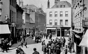 A Visite Royale passes through Charing Cross in 1908