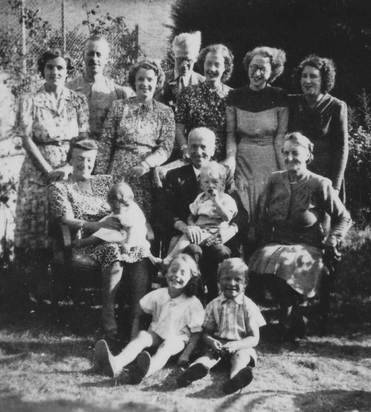 File:An18StuartBenestFamily.jpg